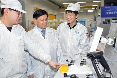 崔根良 以匠心連通世界，用善行點(diǎn)亮人心——記第六屆全國道德模范候選人、技術(shù)交流的踐行者