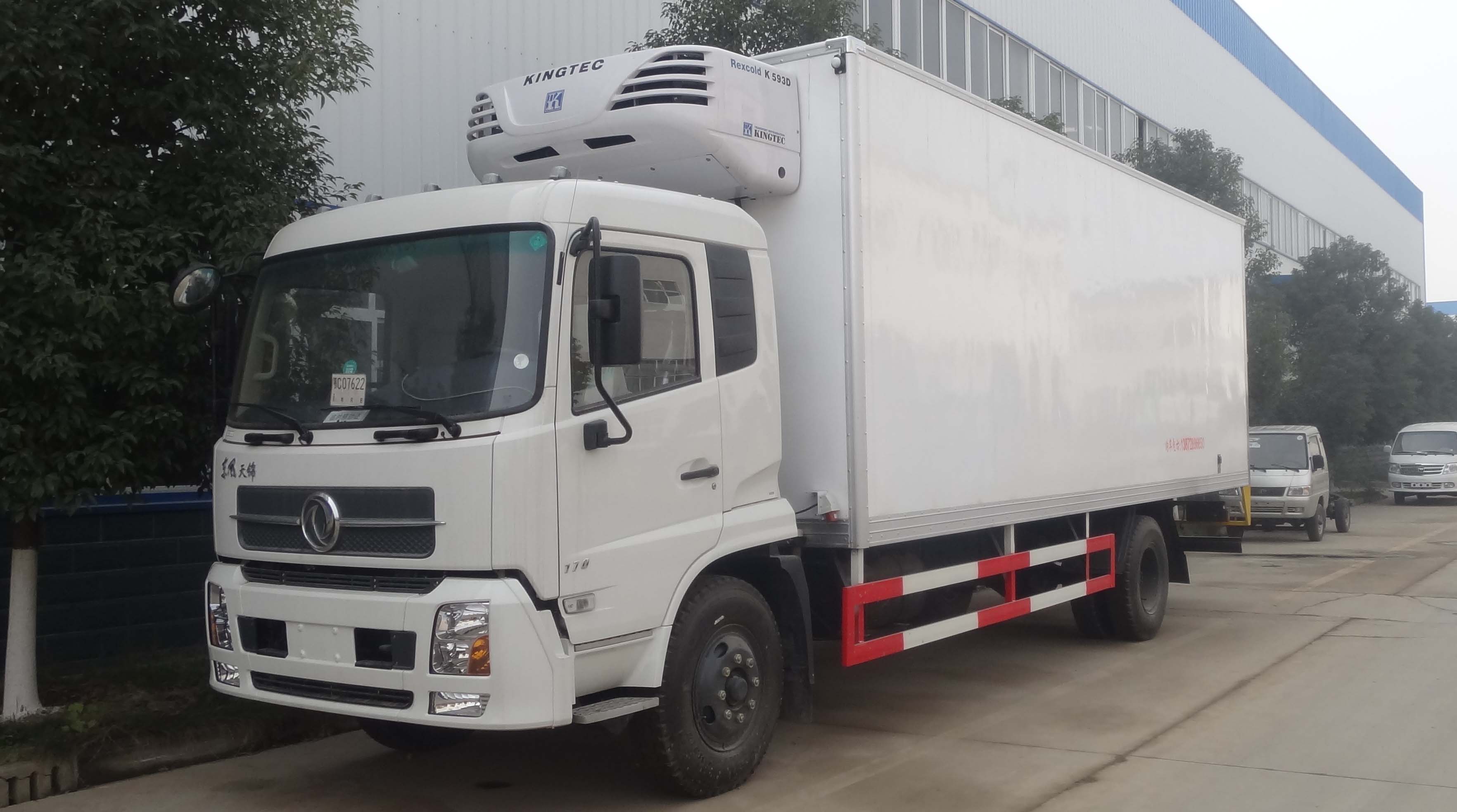 平泉縣小型冷藏車及4.2米冷藏車隨車吊的應用與選擇指南